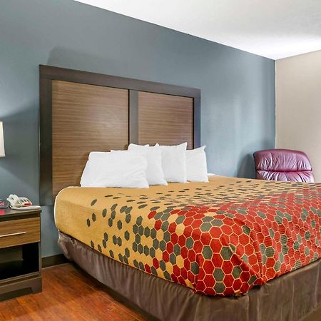 Econo Lodge Traverse City Bagian luar foto